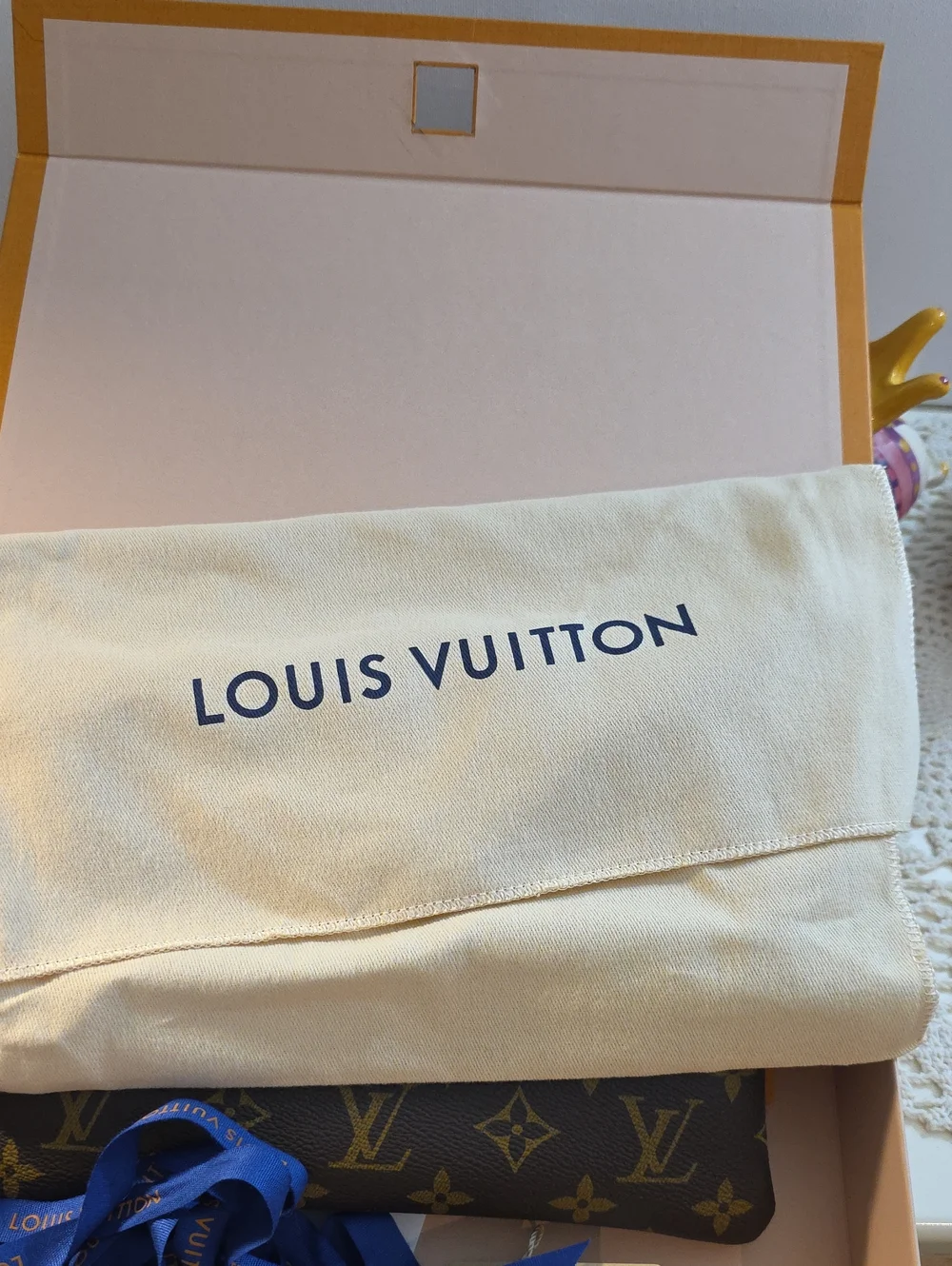 Louis Vuitton Monogram Medium Key Pouch Dust Bag Box Papers Like New Giftable